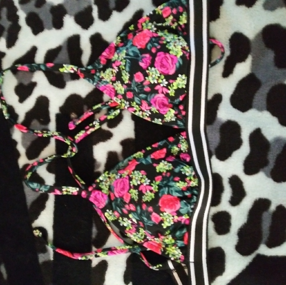 Xhilaration size S bikini top